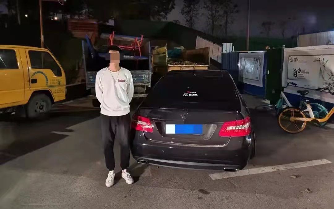男子駕駛經(jīng)過改裝的小車參加聚會，被當(dāng)場查獲。通訊員供圖